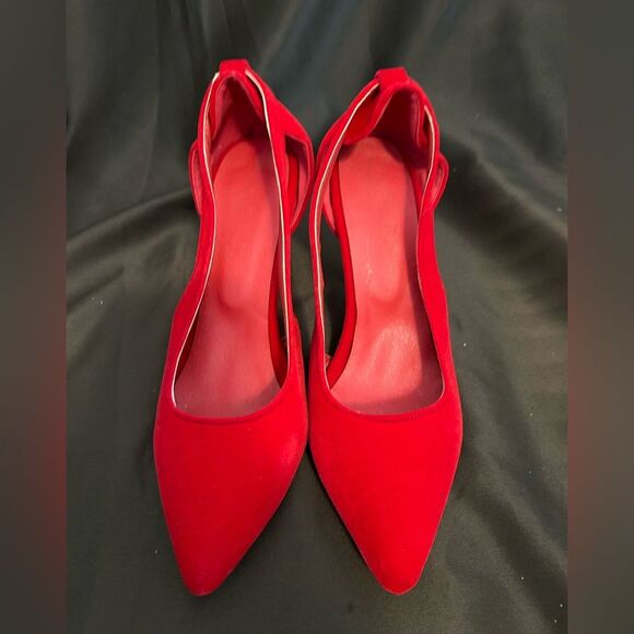 Women’s red velvet cut out heels size 7.5 - Picture 3 of 10